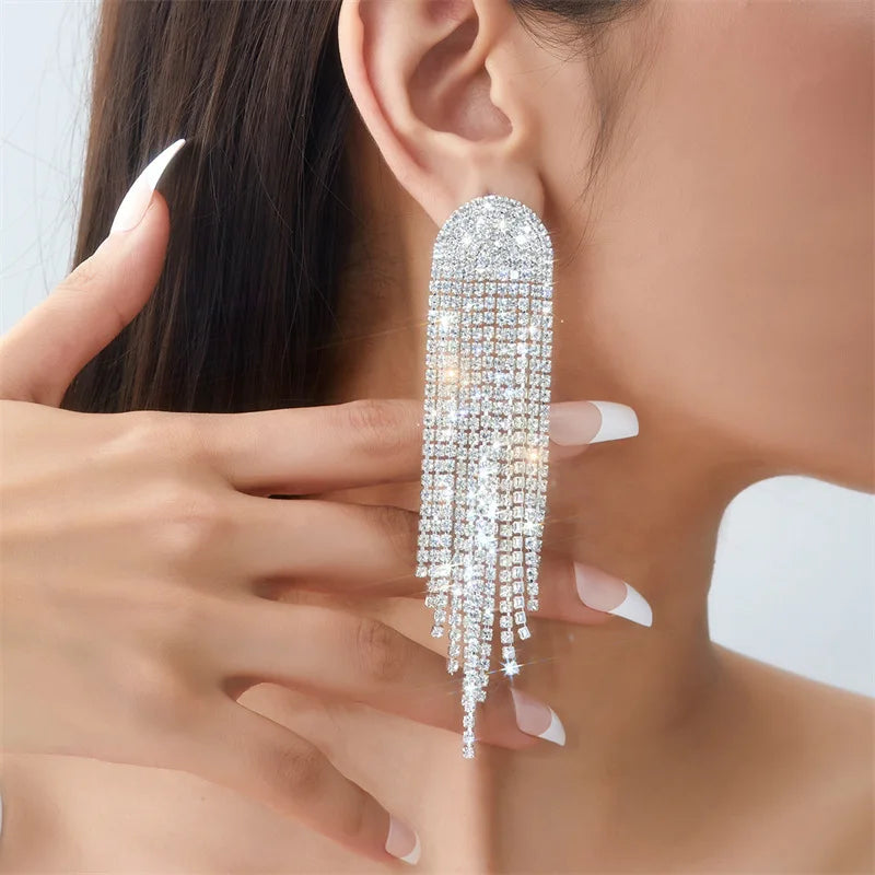 Cascade Éblouissante | Boucles d'oreilles longues en strass scintillants