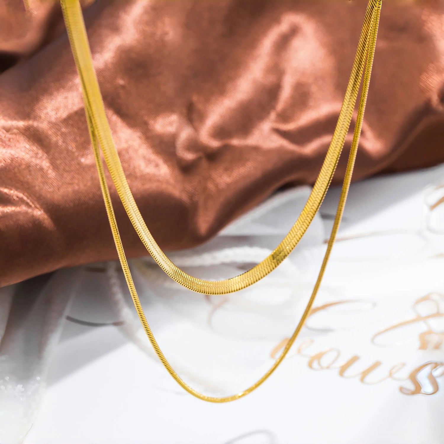 Double Élégance | Collier Minimaliste en Chaînes Dorées